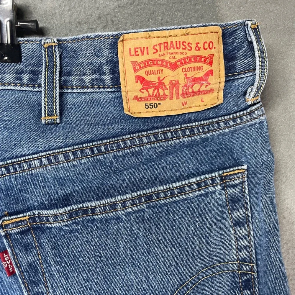 Levis 550 Relaxed‎ Fit Jeans Mens 52x30 Blue Denim Straight Leg